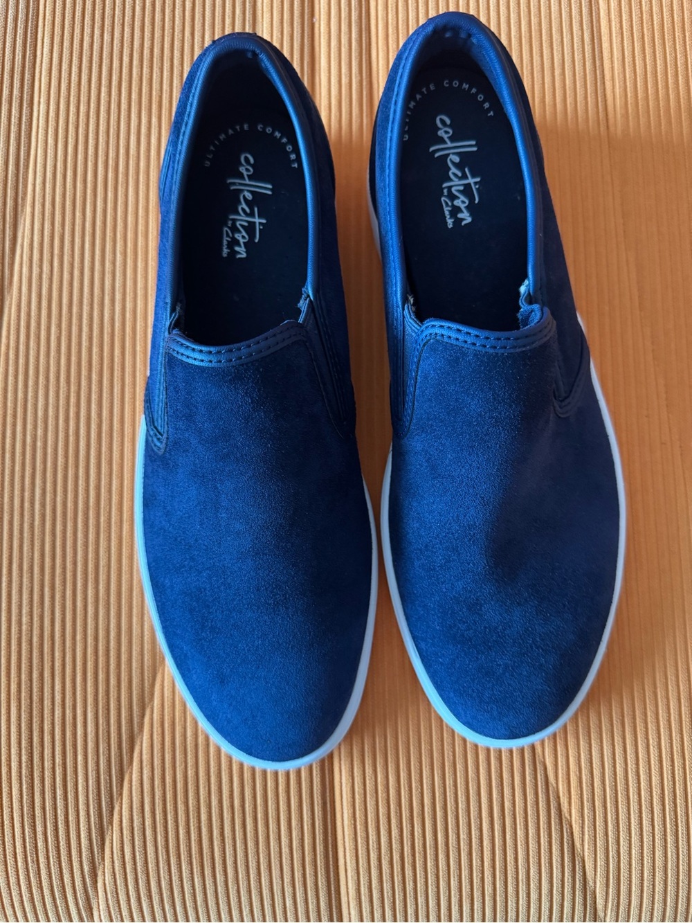 Clark’s Collection Men’s B Navy Slip-On Sneakers with White Sole. Size 9. NWOT.